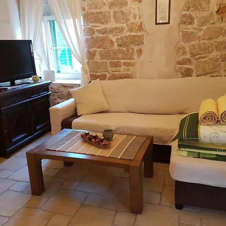 Vugec * Betina (Sibenik-Knin)