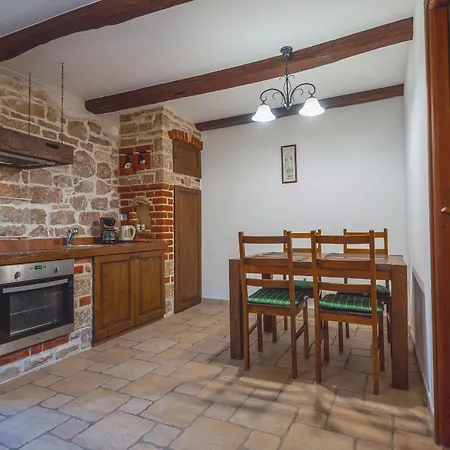 Vugec * Betina (Sibenik-Knin)