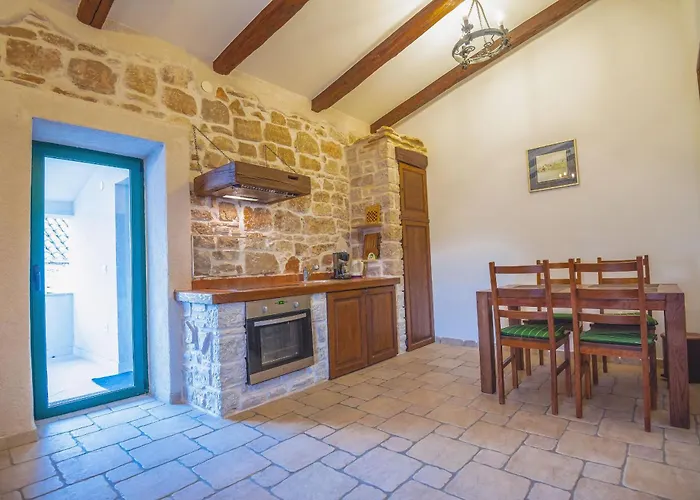 Vugec * Betina (Sibenik-Knin)