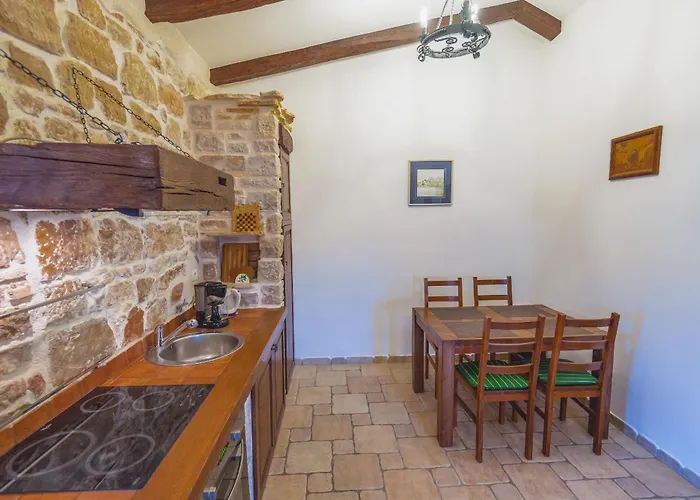 Vugec * Betina (Sibenik-Knin)