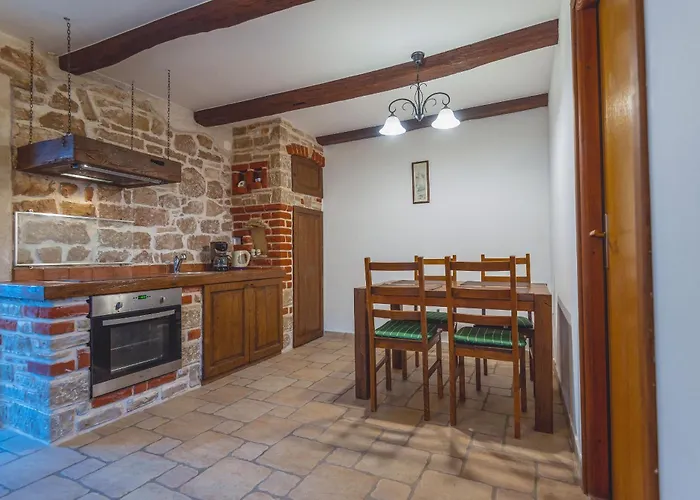 Vugec * Betina (Sibenik-Knin)